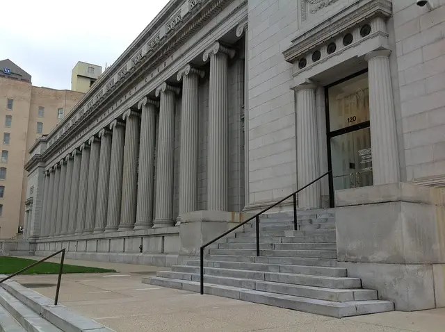 lawyer-attorney-law-judge-640x480-46193436.jpeg